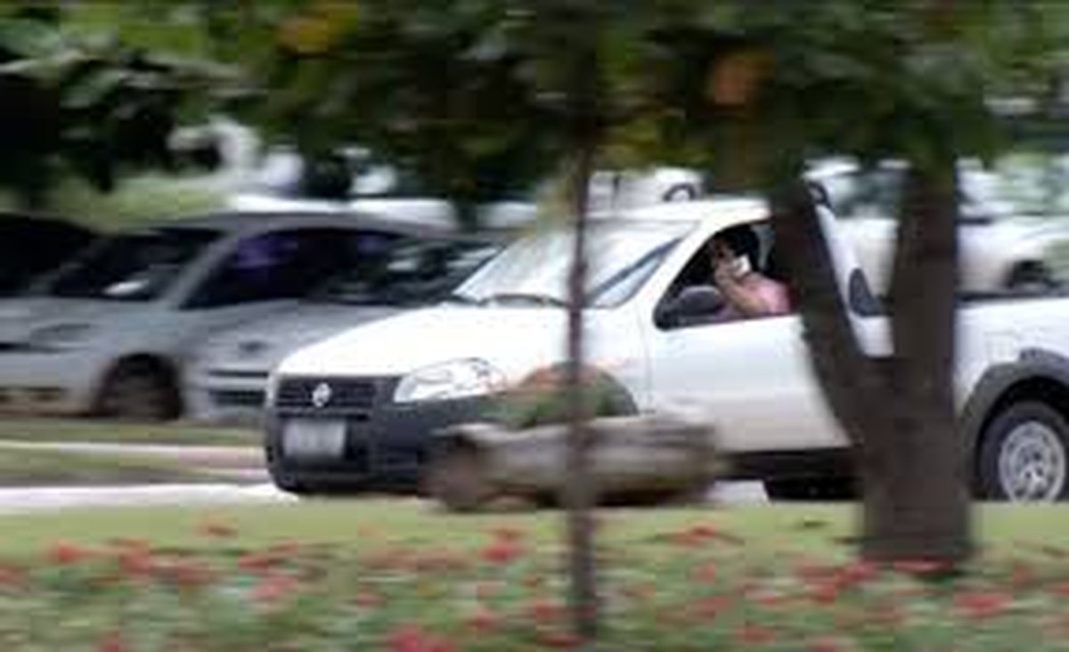 Em dois anos e cinco meses, 59.199 motoristas foram multados por uso de celular ao volante no Espírito Santo