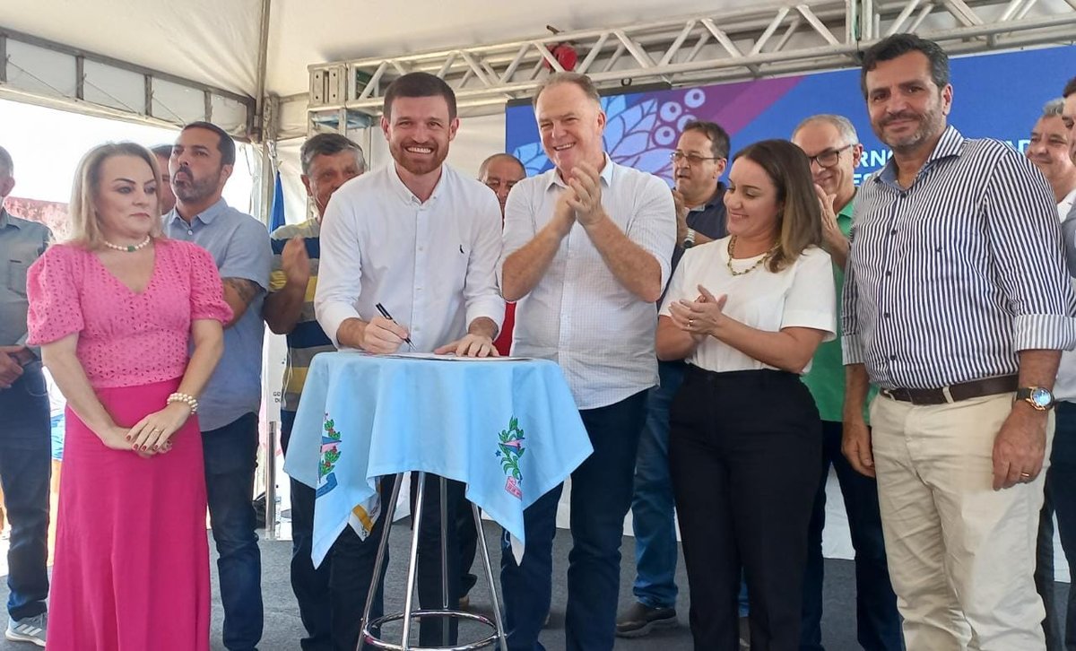 GOVERNADOR ANUNCIA PACOTE DE OBRAS DE R$ 23 MILHÕES PARA SÃO JOSÉ DO CALÇADO: Cesan fará serviços de coleta e tratamento de esgoto