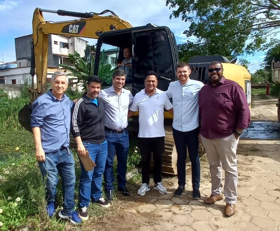 Cesan e Prefeitura de Guarapari iniciam limpeza do Rio Meaípe