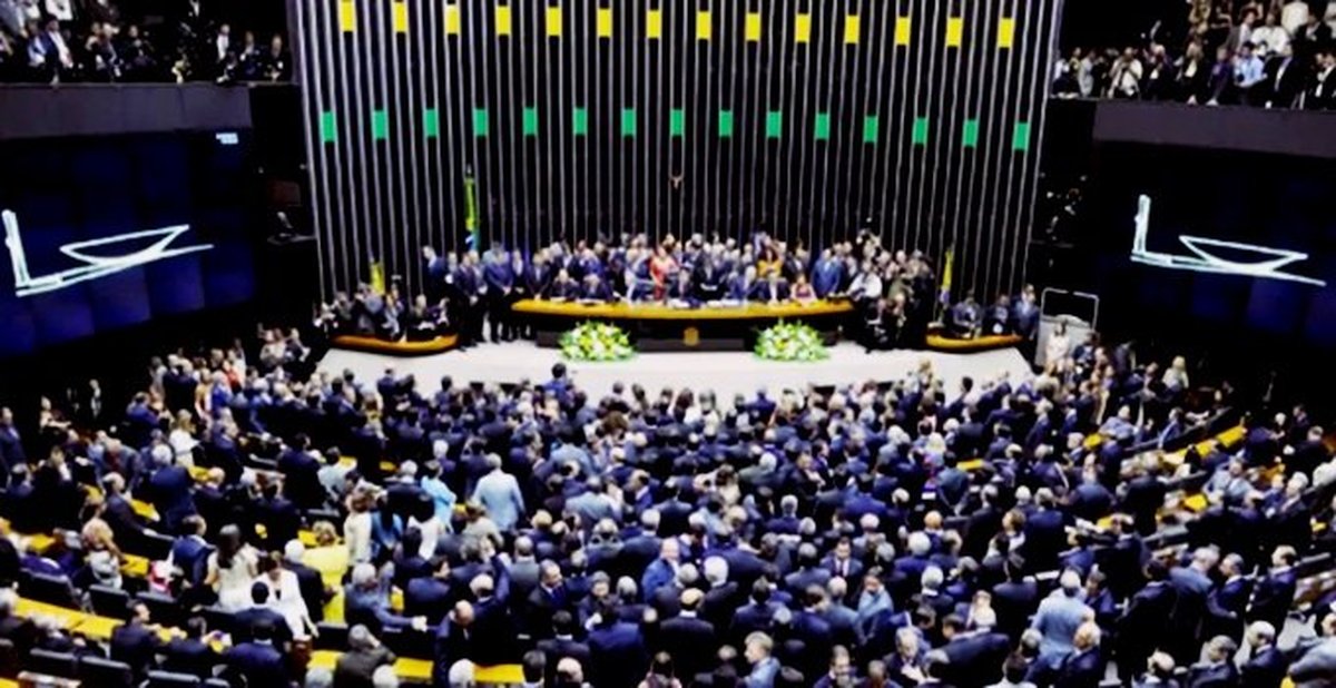 Pesquisa: 51,2% são contra fechamento do Congresso e 36,2% dizem que Brasil estaria melhor se fosse governado por militares