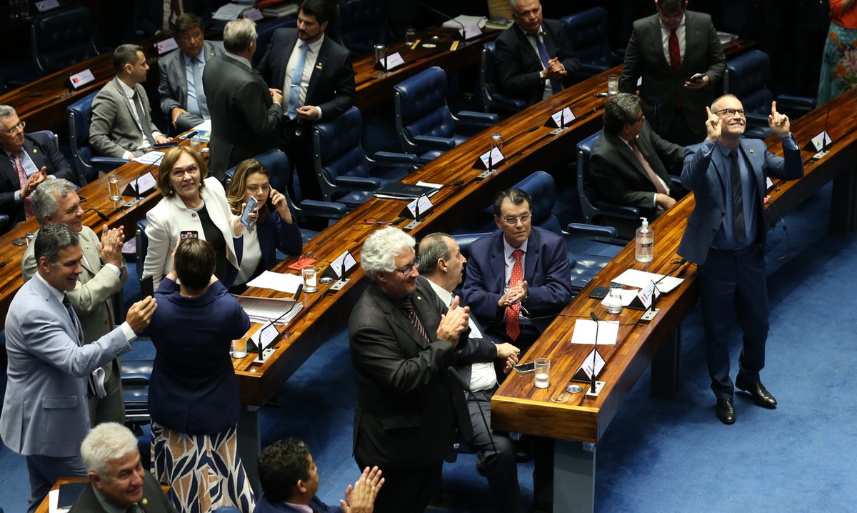 Senadores da esquerda e da direita se unem e aprovam a Lei Orgânica das Polícias Militares e dos Corpos de Bombeiros