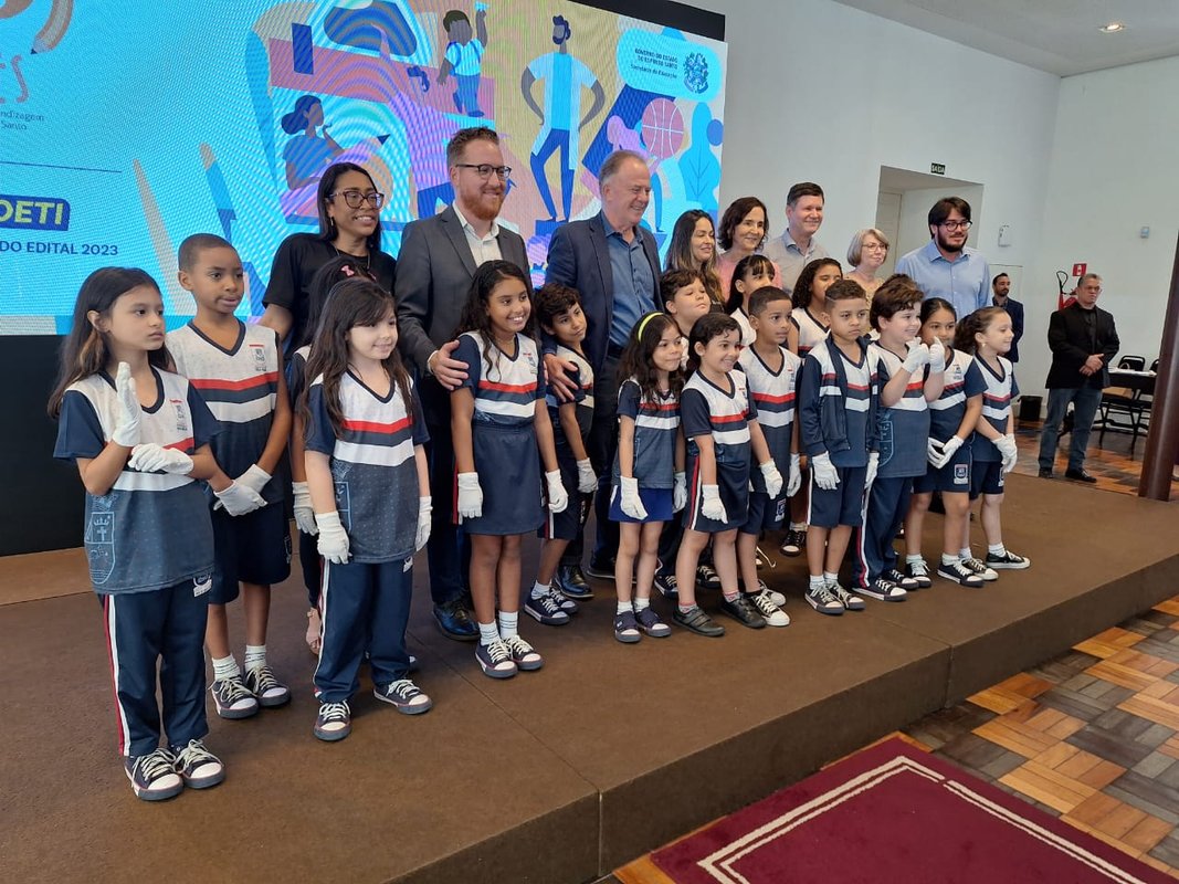 Em dia ‘histórico’ para o setor, governador anuncia novos investimentos para a Educação da Rede Municipal e o ‘ICMS Educacional’