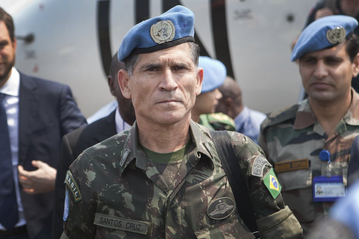 General diz que decisão de Bolsonaro em demitir ministro da Defesa e comandantes militares é “estapafúrdia” e “fora de qualquer ética”