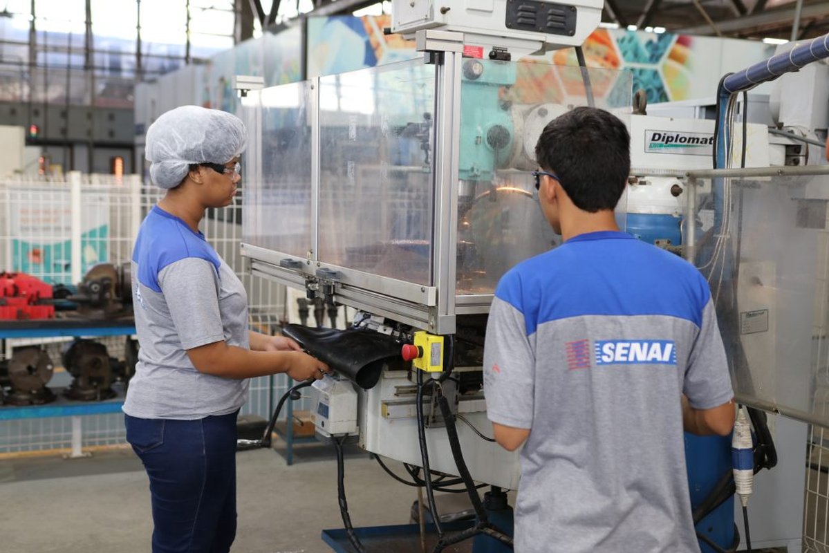Espírito Santo lidera crescimento de empregos formais no Brasil em abril de 2025