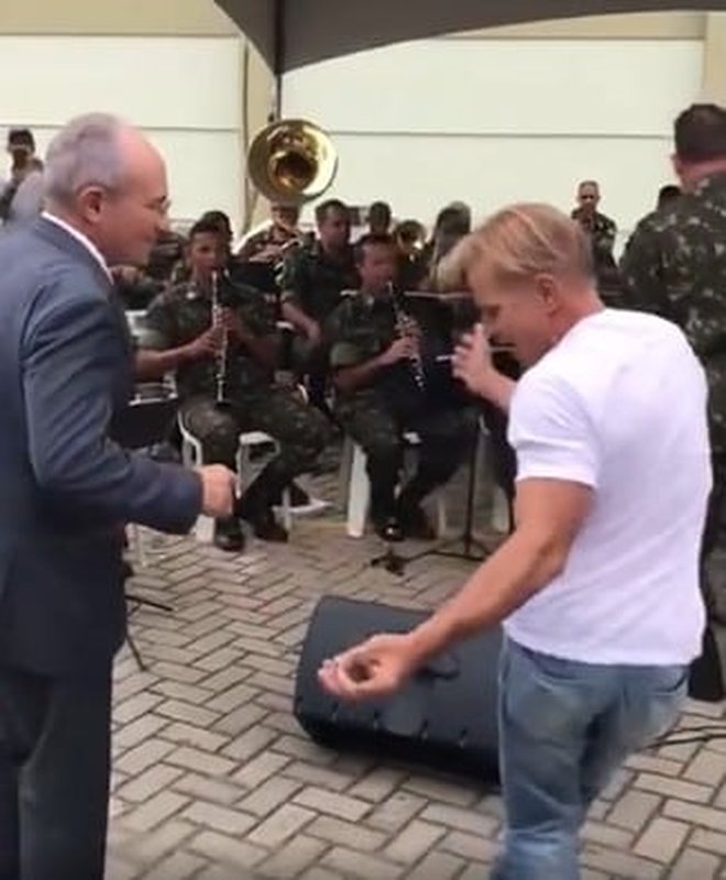 Chamado de ‘Michel Jackson de Colatina’, deputado que dançou ‘Beatles’ com Hartung é criticado na Câmara de Vitória