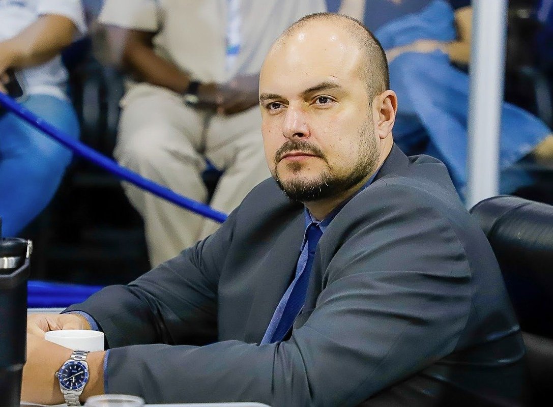 Vereador bolsonarista questiona ‘contratos estranhos’ da gestão de Pazolini com empresas privadas