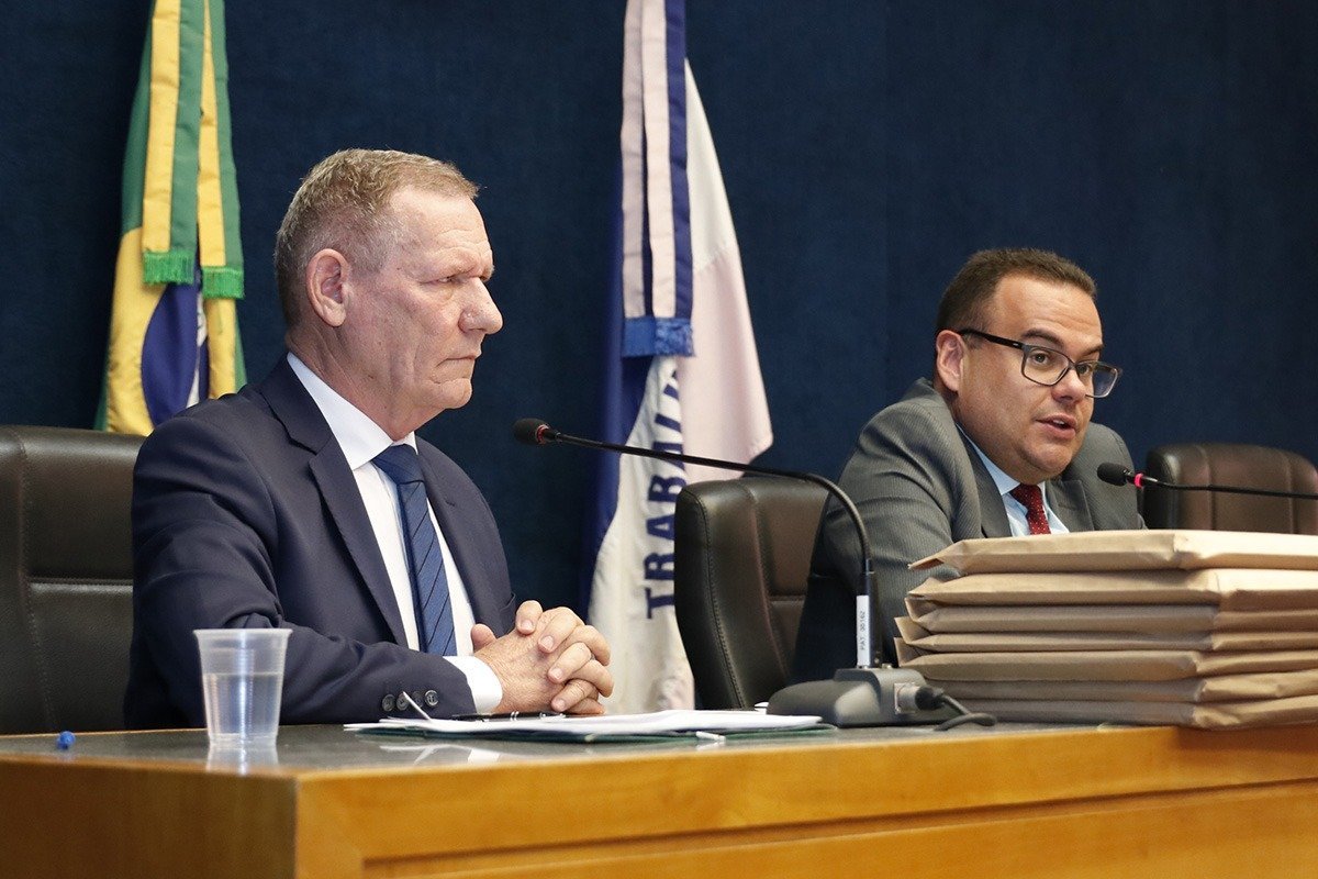 CPI dos Combustíveis traça plano de trabalho para atingir grupo criminoso que sonega impostos e adultera produto no Espírito Santo, diz Denninho