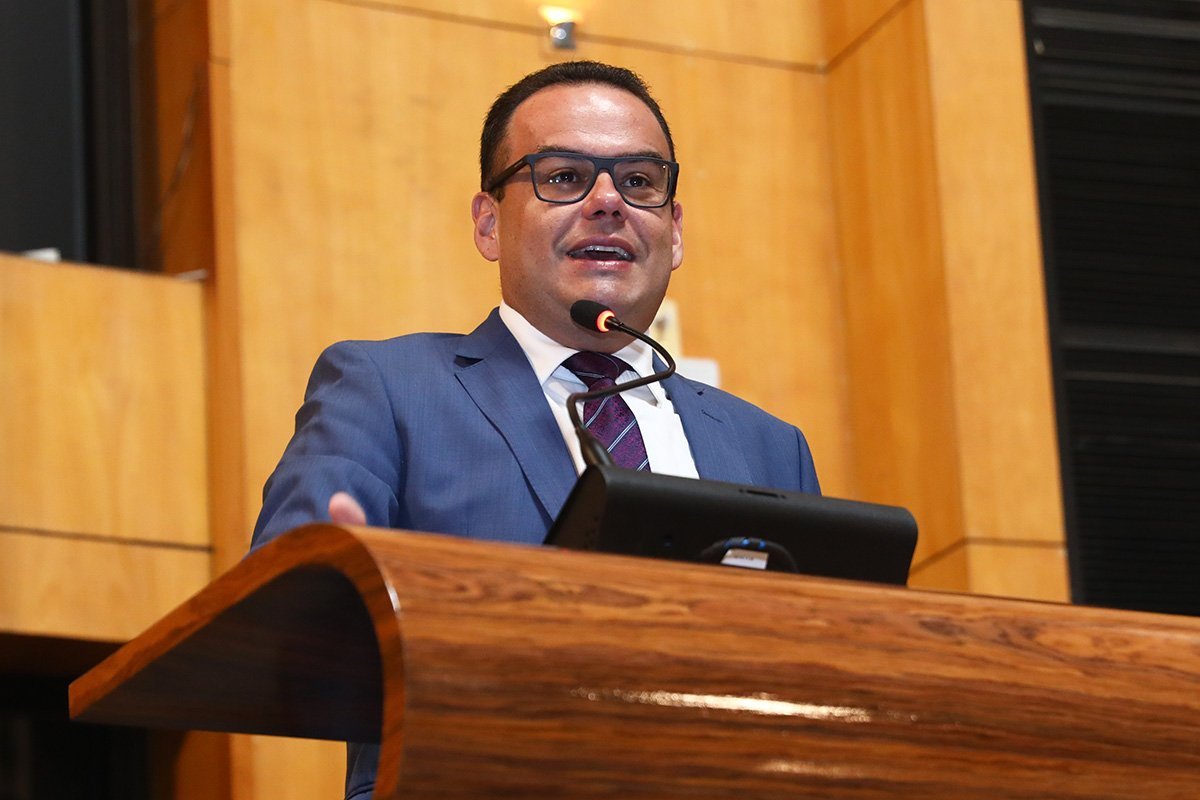 Denninho apresenta Projeto de Lei que prevê atendimento médico em creches e berçários no Espírito Santo