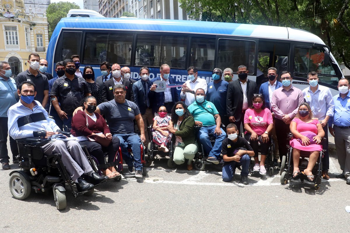 "É UM GRANDE PRAZER ESTAR AQUI COM UM GOVERNO INCLUSIVO, QUE NOS OUVE”, DIZ ROSILDA DIAS: Espírito Santo é o primeiro Estado do País a disponibilizar ônibus adaptado para obtenção de CNH
