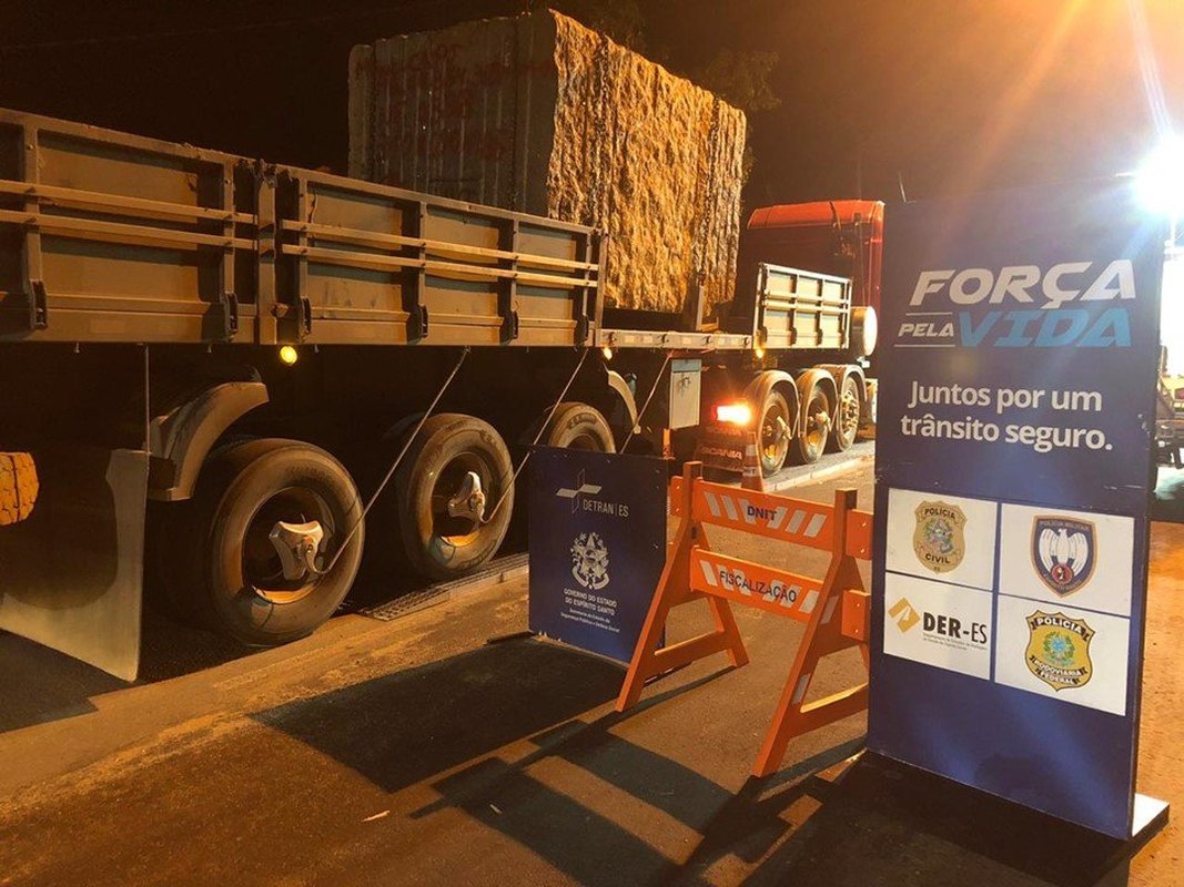 Operação “Força pela Vida” fiscaliza transporte de rochas e aplica 168 multas a motoristas no Espírito Santo