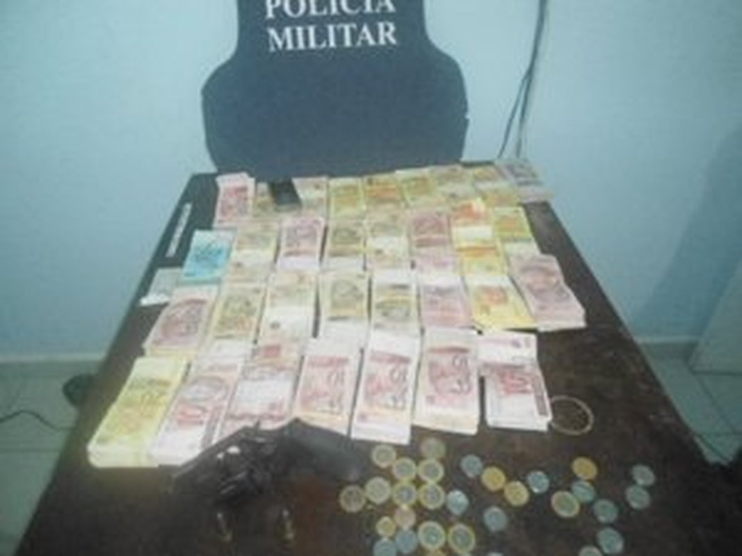 Policiais militares capixabas prendem ladrões em Pedro Canário e recuperam R$ 81 mil roubados de funcionário de posto de gasolina na Bahia