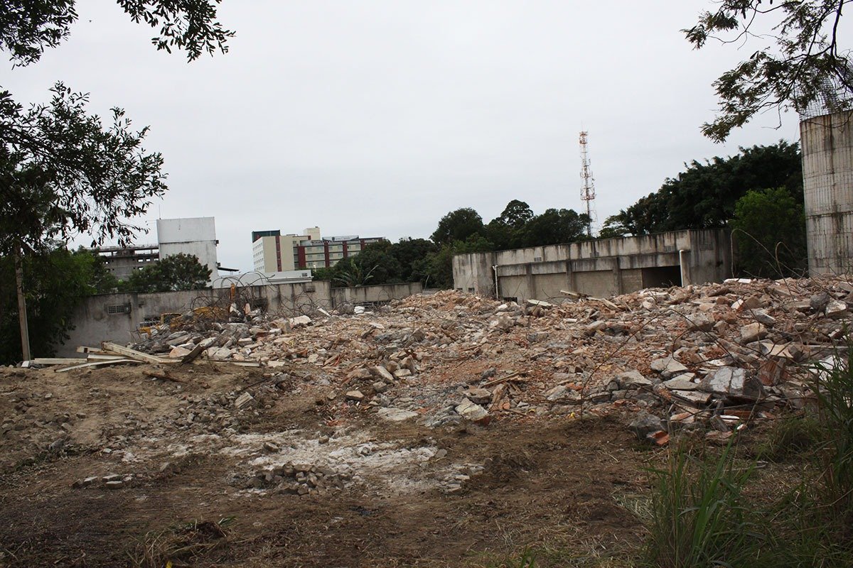 Majeski pede inspeção e auditoria em obras da escola demolida pelo governo Hartung