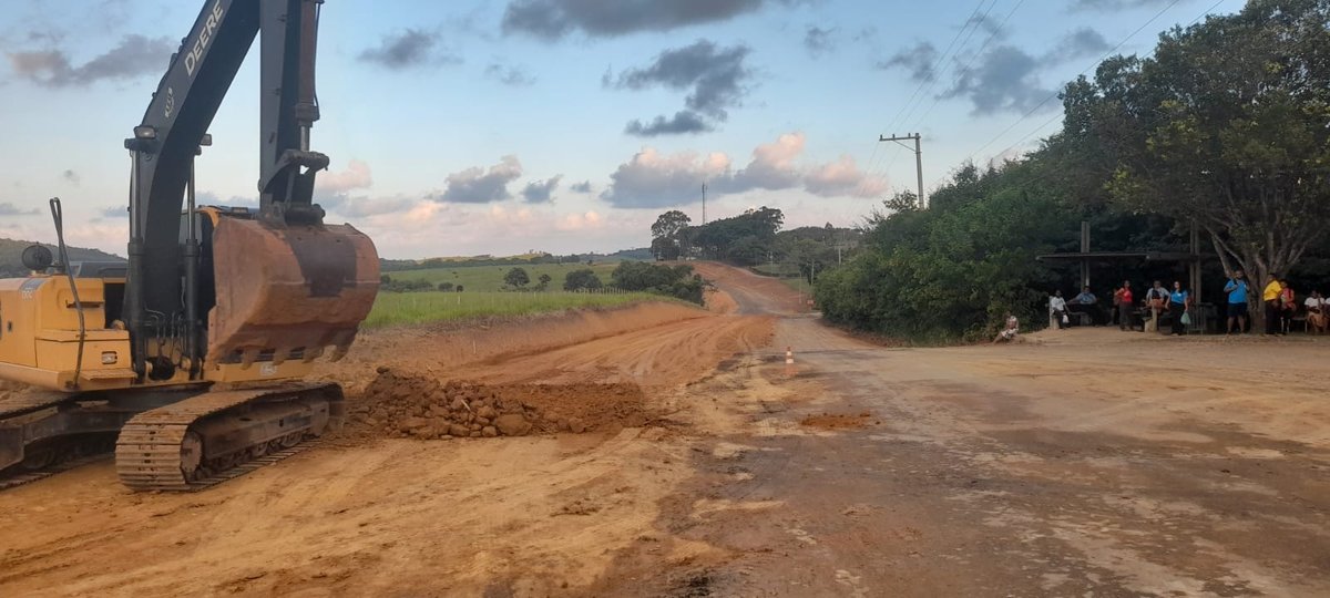 Pavimentação de mais uma estrada que liga Rodovia do Sol à BR-101 Sul e engordamento da Praia do Morro