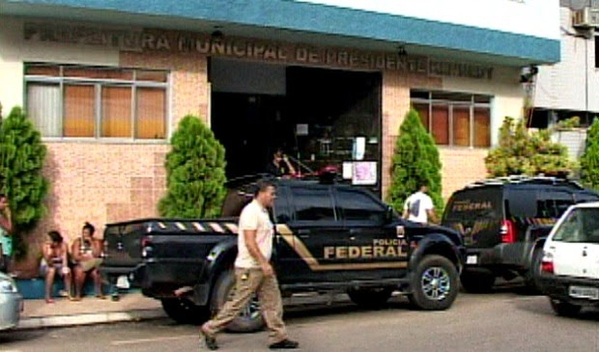 Começa julgamento de acusados presos na Operação Lee Oswald: Justiça absolve sumariamente major da PM suspeito de  criar milícia para proteger políticos acusados de corrupção
