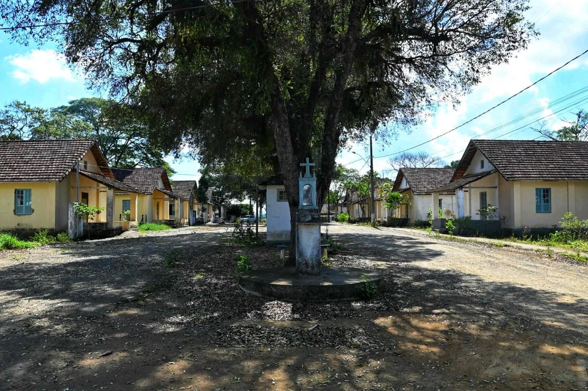São falsas notícias que dizem que ‘famílias de 3 bairros são notificadas para deixar suas casas em Cariacica’, afirma prefeito