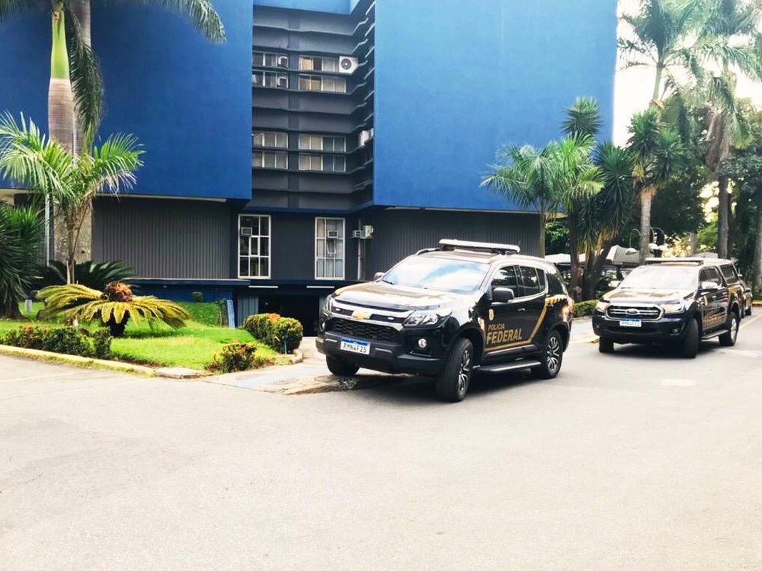Morador de Vila Velha é alvo de operação da Polícia Federal por associação criminosa, lavagem de dinheiro e criação de documentos falsos