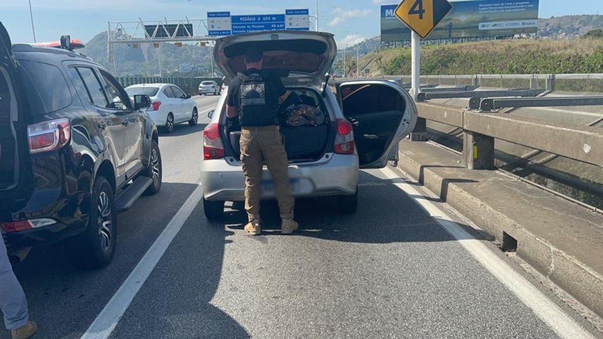 Polícia Federal prende em Vitória assessor de vereador com mais de 169 mil reais em espécie