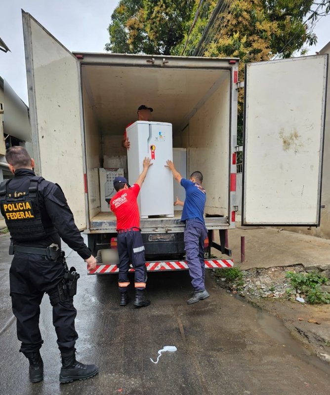 Polícia Federal desarticula gangue que roubou 49 geladeiras, 43 fogões e até cestas básicas de vítimas das enchentes no Sul do Espírito Santo