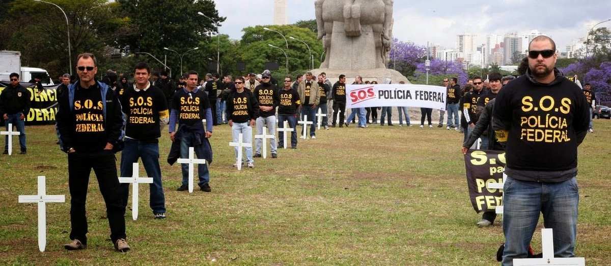 Governo dá 15,8% de reajuste salarial para policiais federais