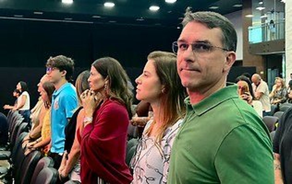 CHANTAGEM NA POLÍTICA: Flávio diz que preço para desistir de candidatura é ‘Bolsonaro livre, nas urnas’