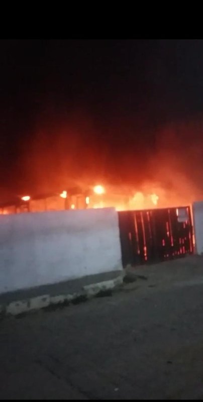 Ônibus da Prefeitura de Marataízes são incendiados dentro de empresa denunciada por corrupção