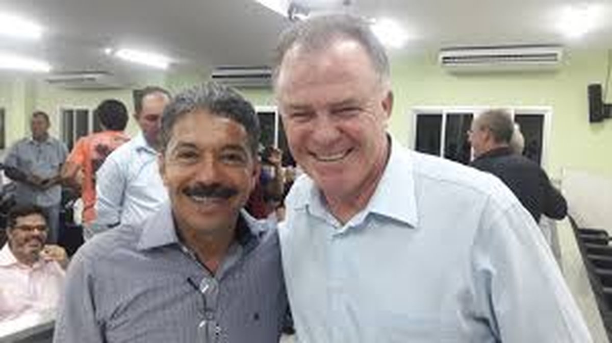 Casagrande reage e substitui Enivaldo dos Anjos pelo deputado Freitas na liderança do Governo na Assembleia Legislativa