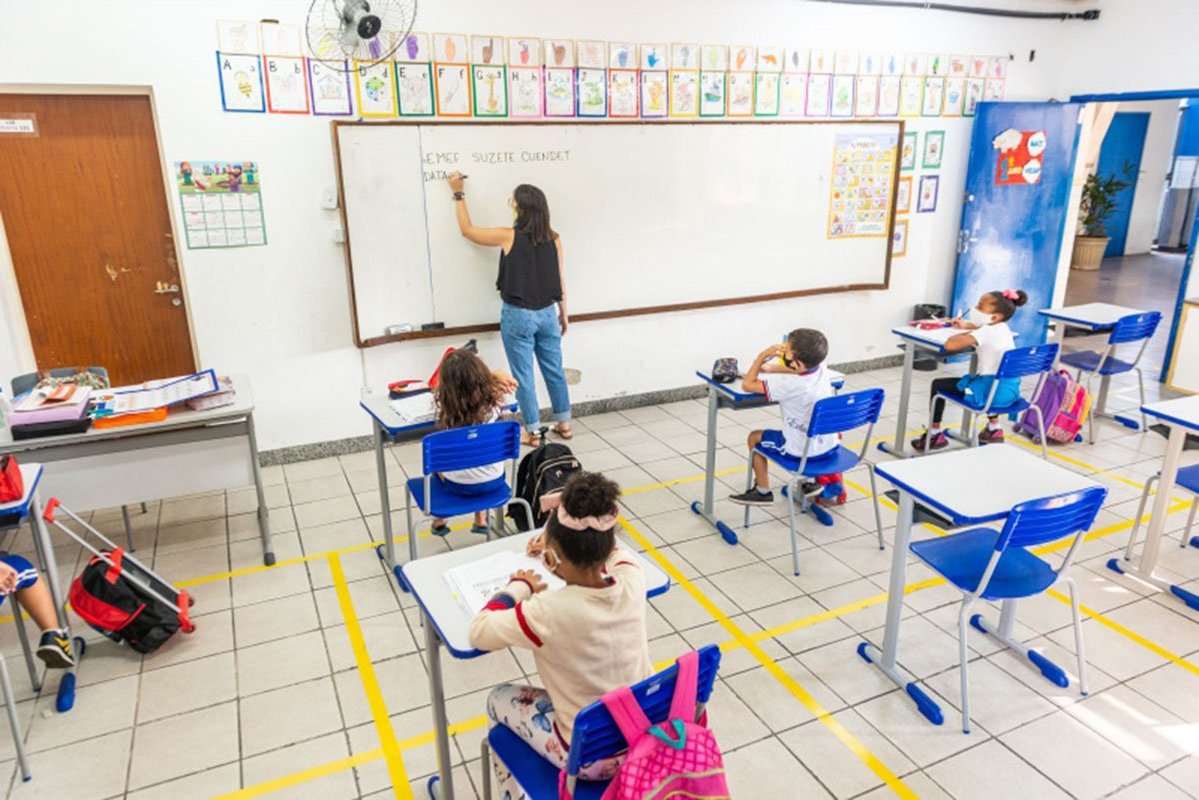 Governo lança edital para ampliar e melhorar o acesso à educação dos alunos matriculados na rede municipal capixaba