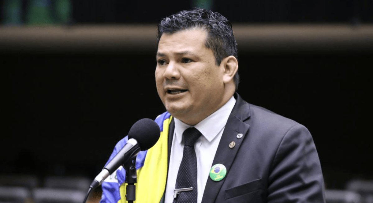 Mesa Diretora da Câmara pede suspensão do mandato de Gilvan da Federal por ofensas contra ministra de Lula