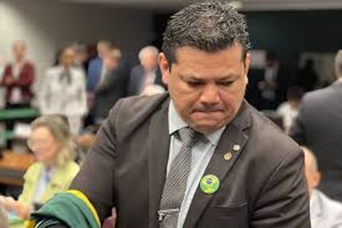 Gilvan da Federal é condenado a 3 anos e 9 meses por atacar diretora de escola