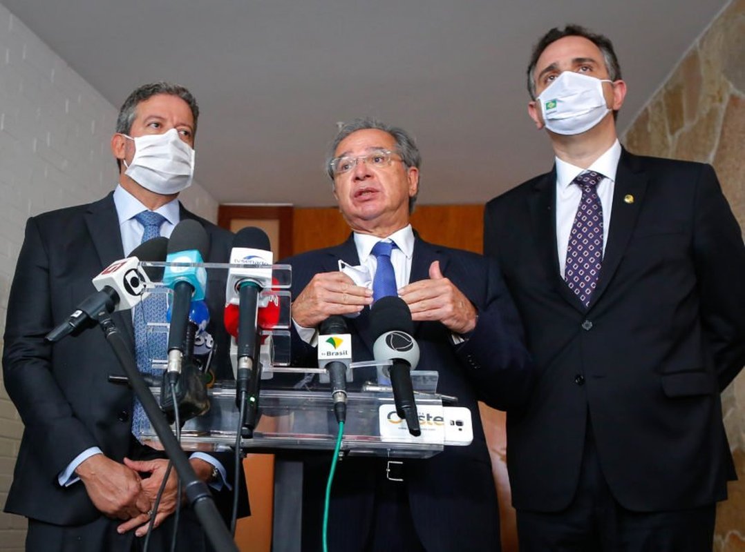PEC do Auxílio Emergencial impede reajuste salarial para servidores públicos, congela promoções para policiais e atinge a Magistratura e o Ministério Público