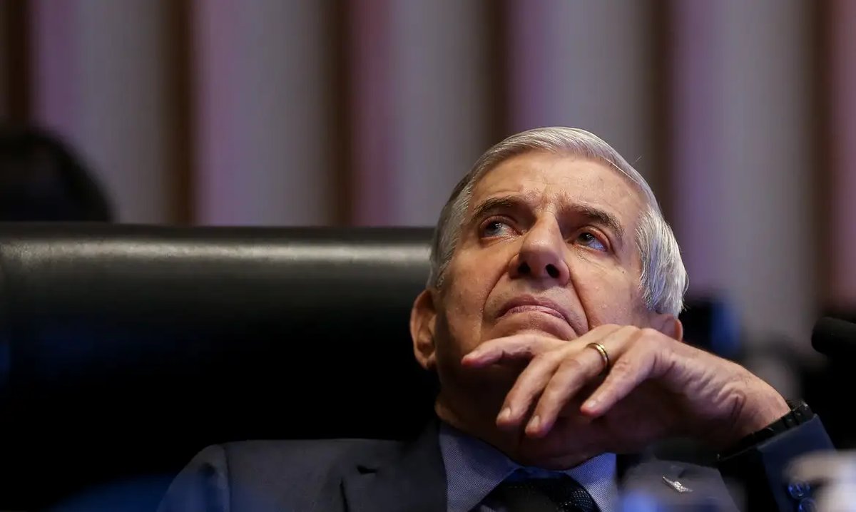 Moraes concede prisão domiciliar humanitária a Augusto Heleno