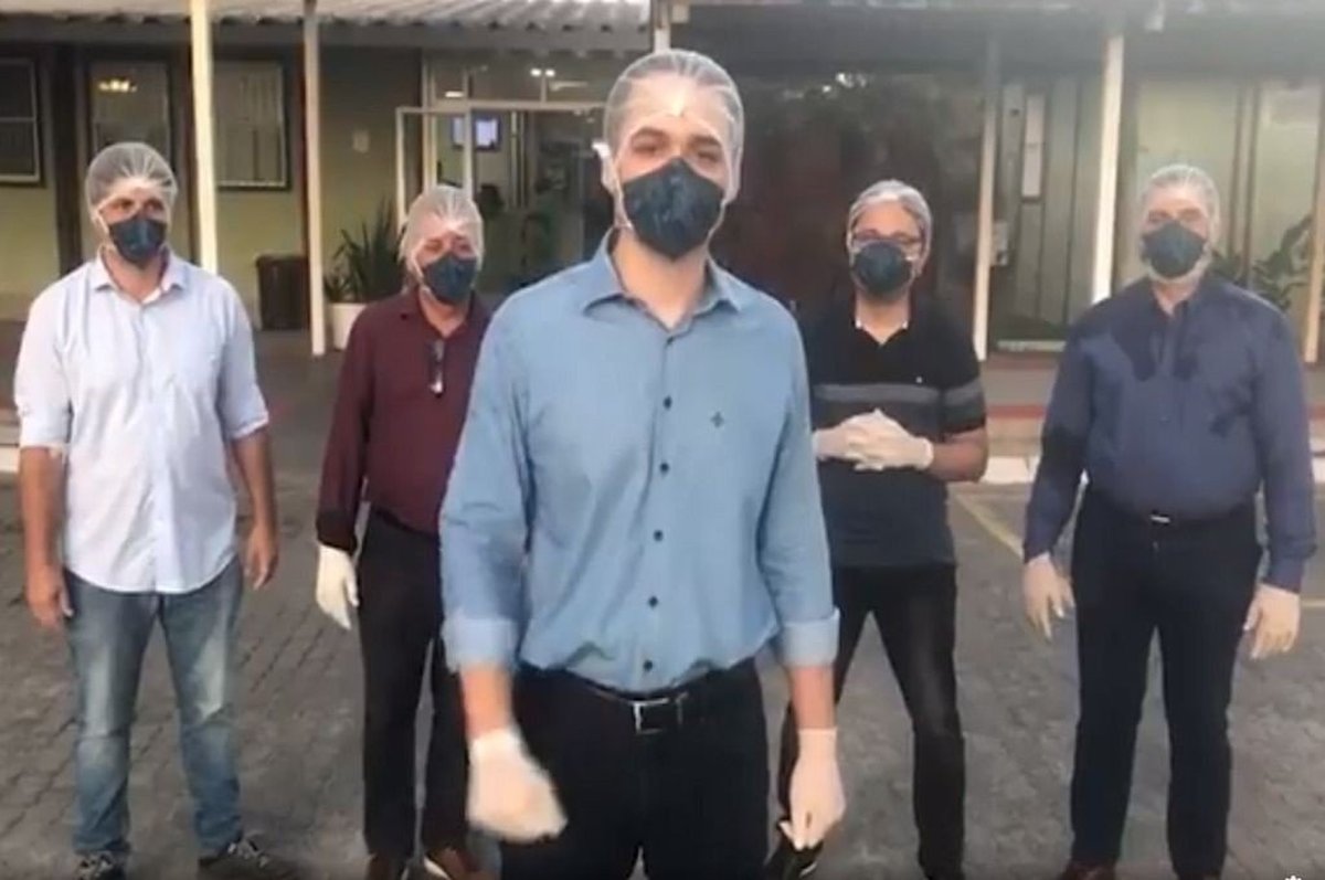 Deputados seguem sugestão de Bolsonaro, invadem hospital e causam constrangimento e perplexidade