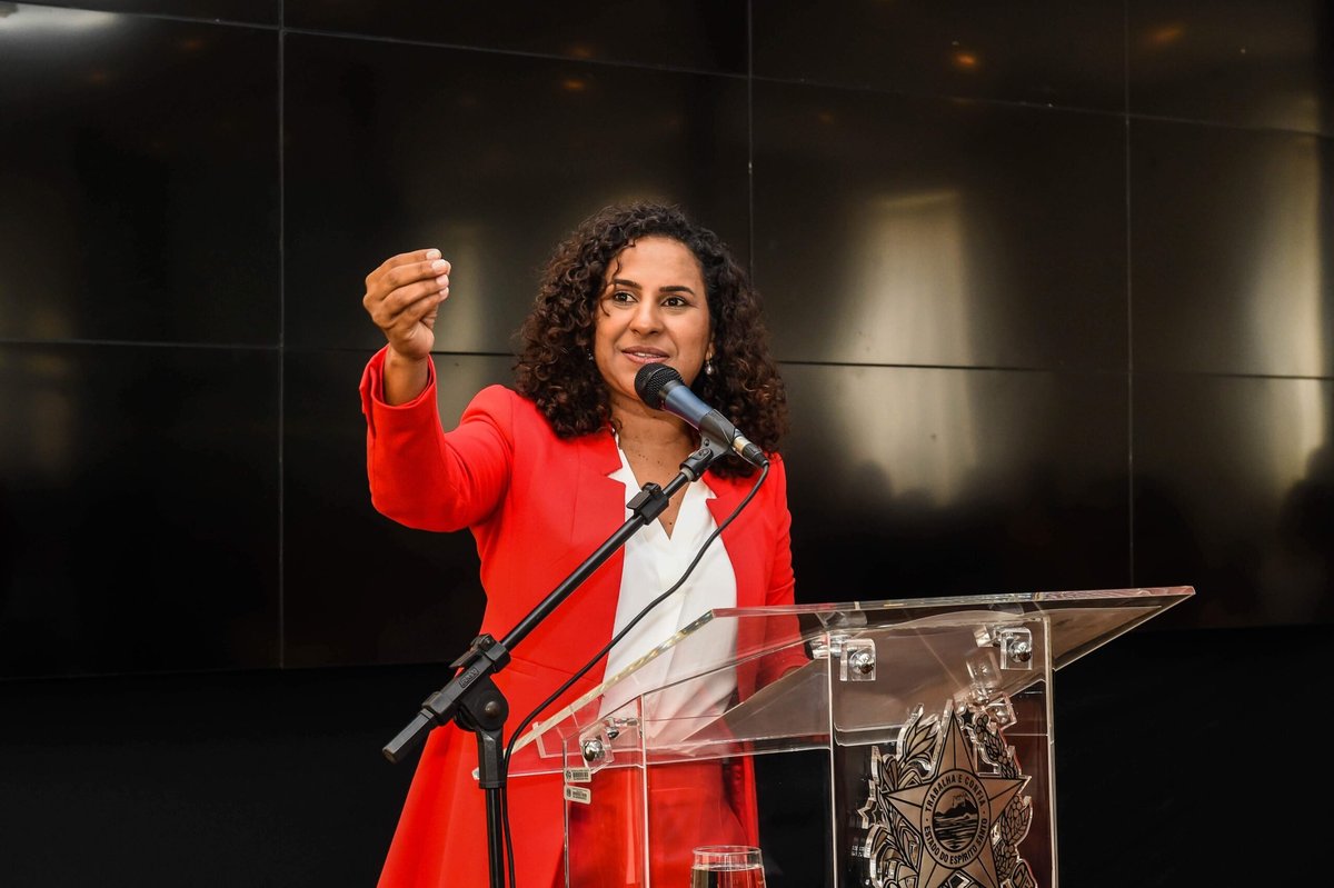 Emoção marca posse de Jaqueline Moraes como Governadora do Espírito Santo