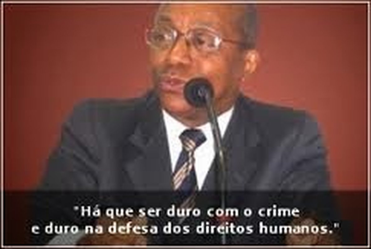 Cientista social e antropólogo, coronel da reserva da PM do Rio fala dos “rolezinhos”, critica o atual modelo de segurança pública, diz que códigos militares só impõem deveres aos praças e afirma: “So