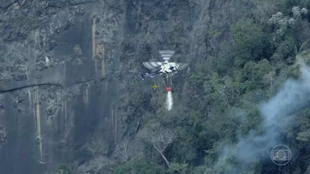 Jornal Nacional mostra o trabalho das equipes do Notaer no combate a incêndios no Espírito Santo