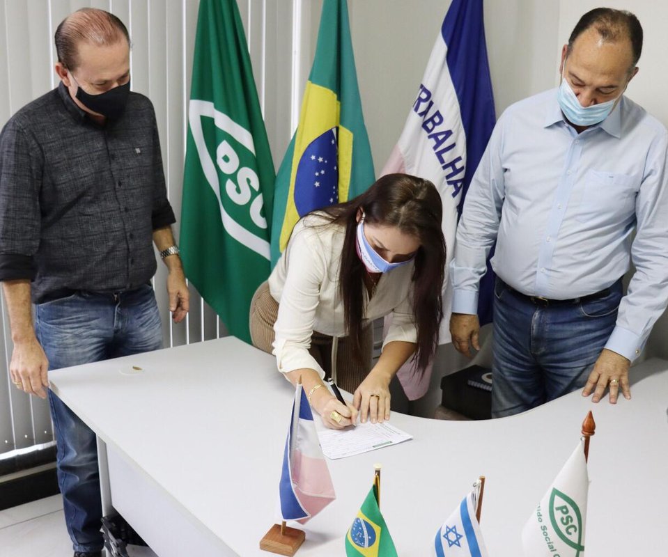Deputada Lauriete volta para os braços do PSC