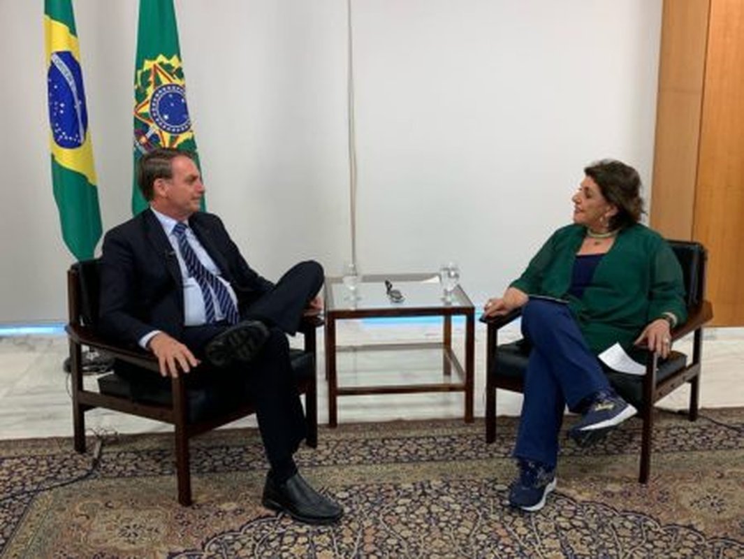 Bolsonaro prepara novo projeto para impedir processo contra policiais que matam em serviço e diz que bandidos “vão morrer na rua igual barata”