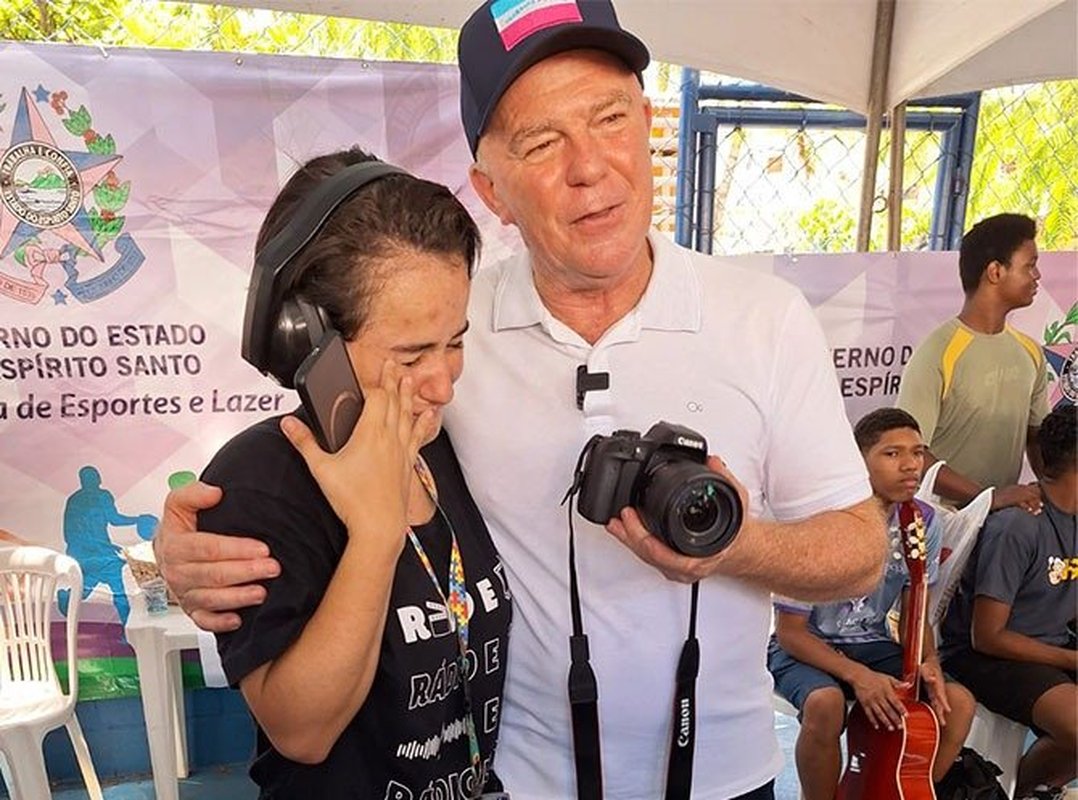 Governador entra na campanha da jovem com autismo que sonha em comprar uma máquina fotográfica