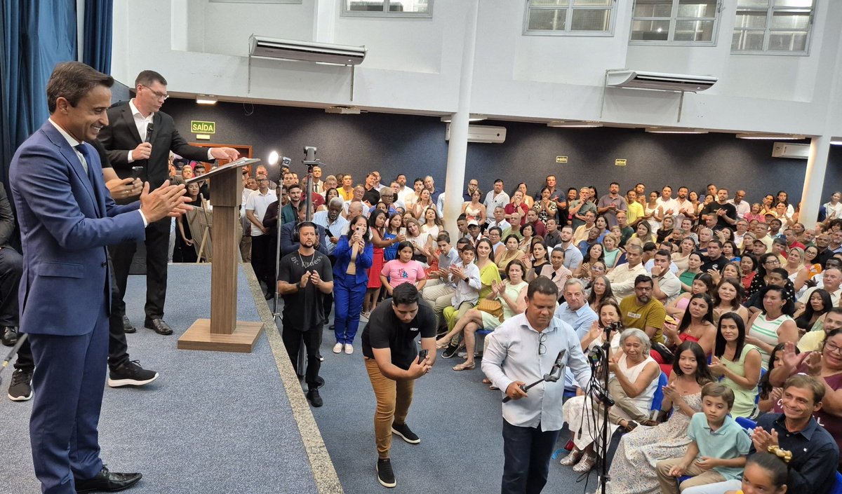 Lucas Scaramussa toma posse em Linhares e anuncia uma gestão eficiente, inovadora e transparente
