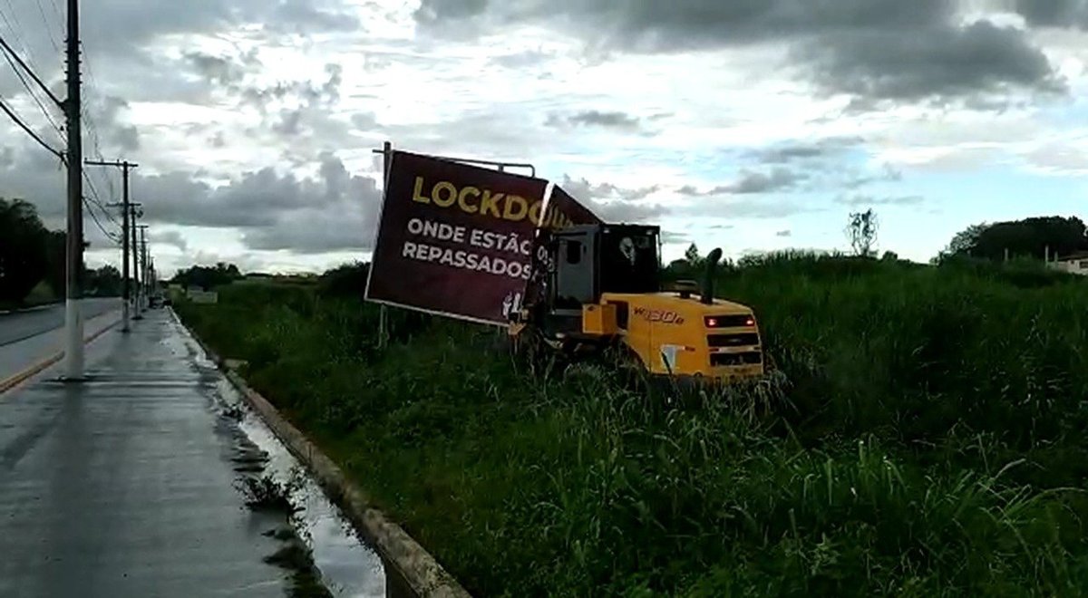 Justiça defere liminar para retirada de mensagens em redes sociais e de outdoor contra o governador