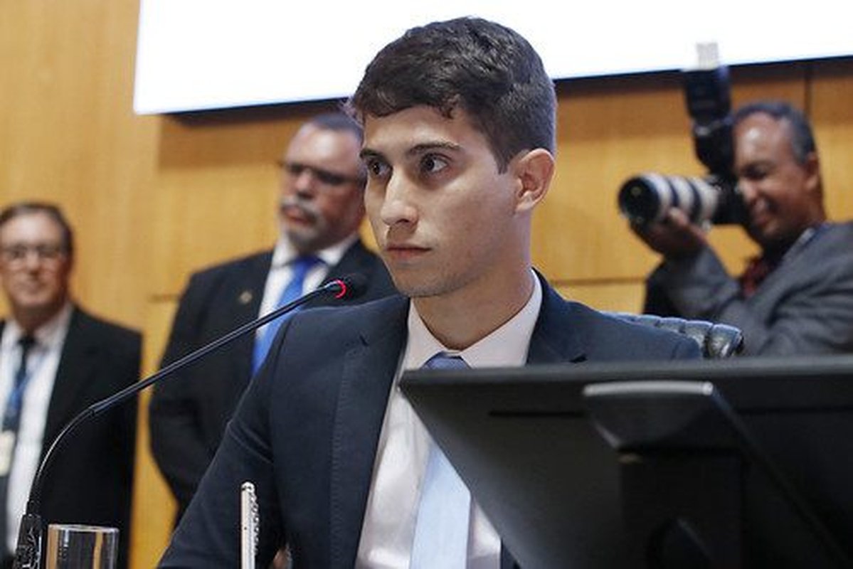 Deputado bolsonarista se recusa a fazer teste do bafômetro e é multado no Espírito Santo