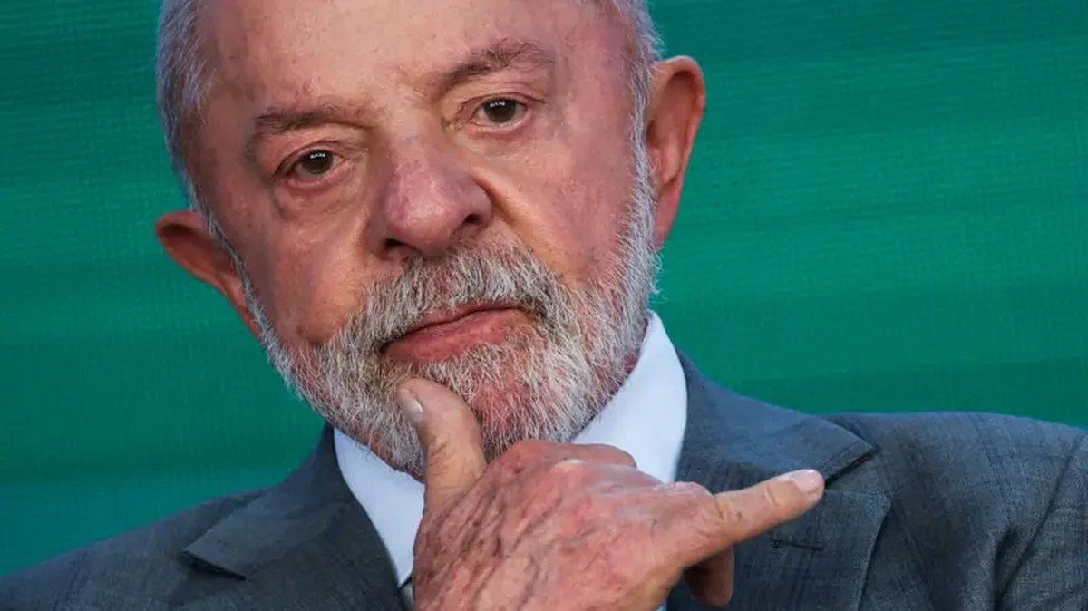 Às vésperas da eleição, Lula anuncia reajuste de 15% no Bolsa Família