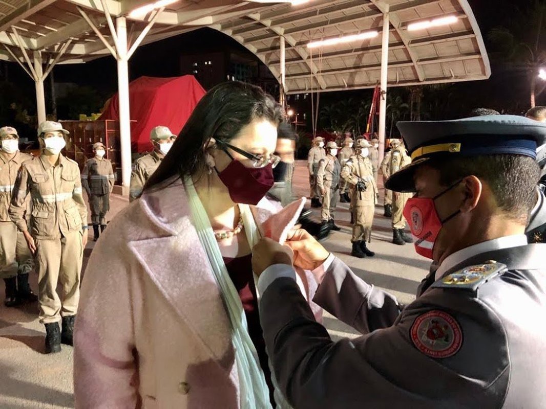 Procuradora-geral de Justiça recebe homenagem do Corpo de Bombeiros