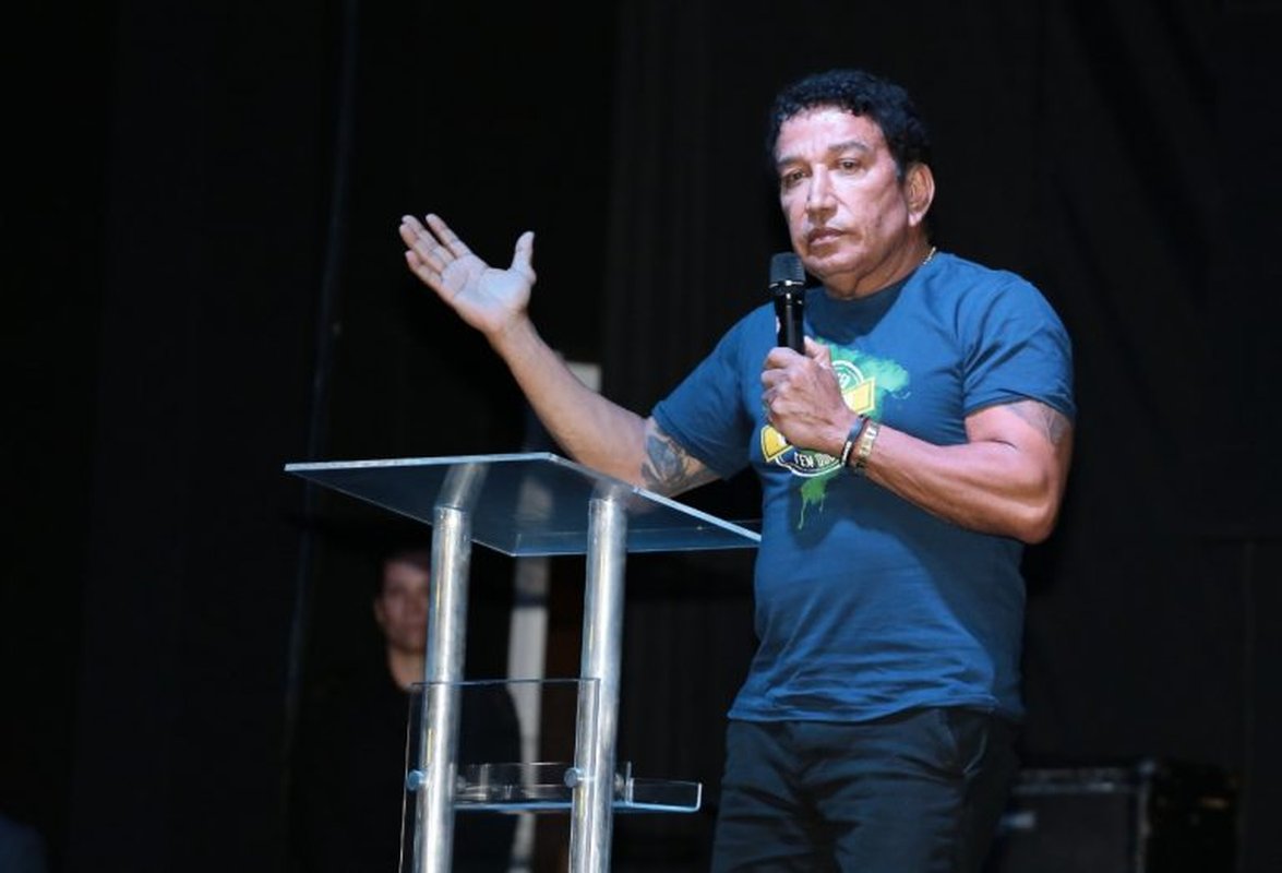 Magno Malta ganha apoio de lideranças evangélicas para voltar a liderar pesquisas