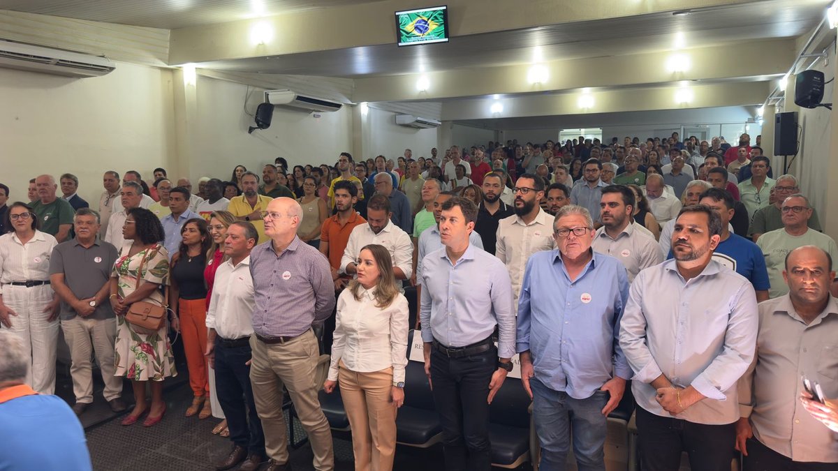 Emanuela Pedroso assume a presidência do PSB de Vila Velha em evento com presença de 25 prefeitos e quatro deputados estaduais