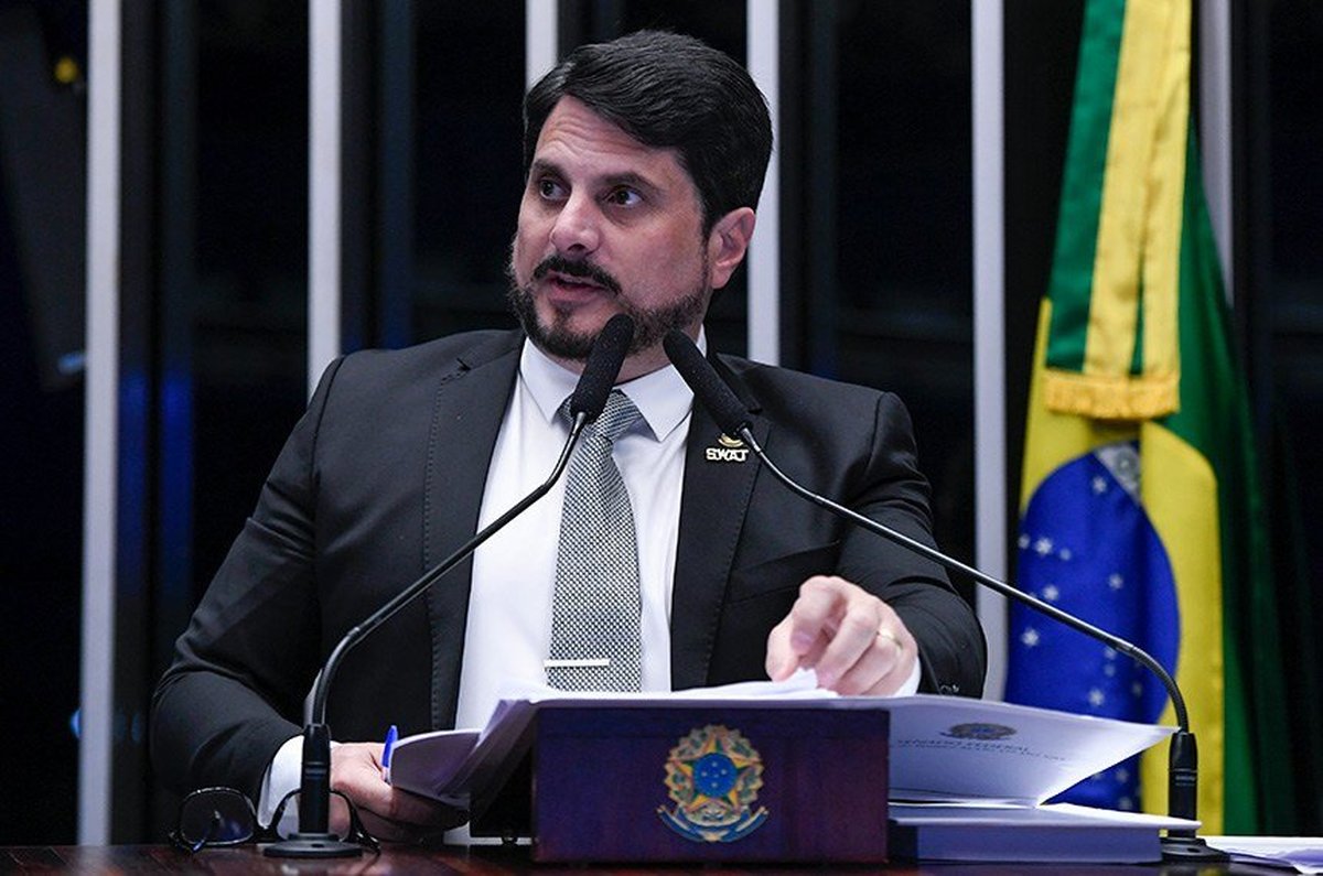 Senador capixaba fala em ‘choro, constrangimento’ e pedido de ‘desculpa’ por parte de policiais federais e revolta a categoria