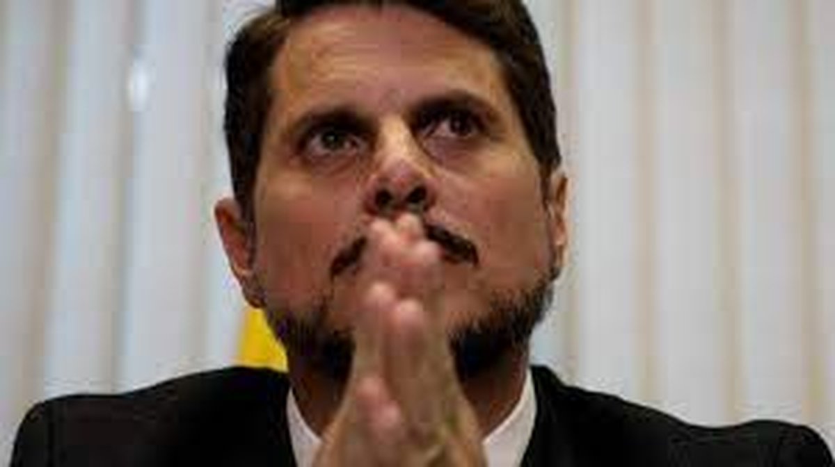 Senador pode pegar até 31 anos de cadeia e Marcos do Val diz que é vítima de intimidação