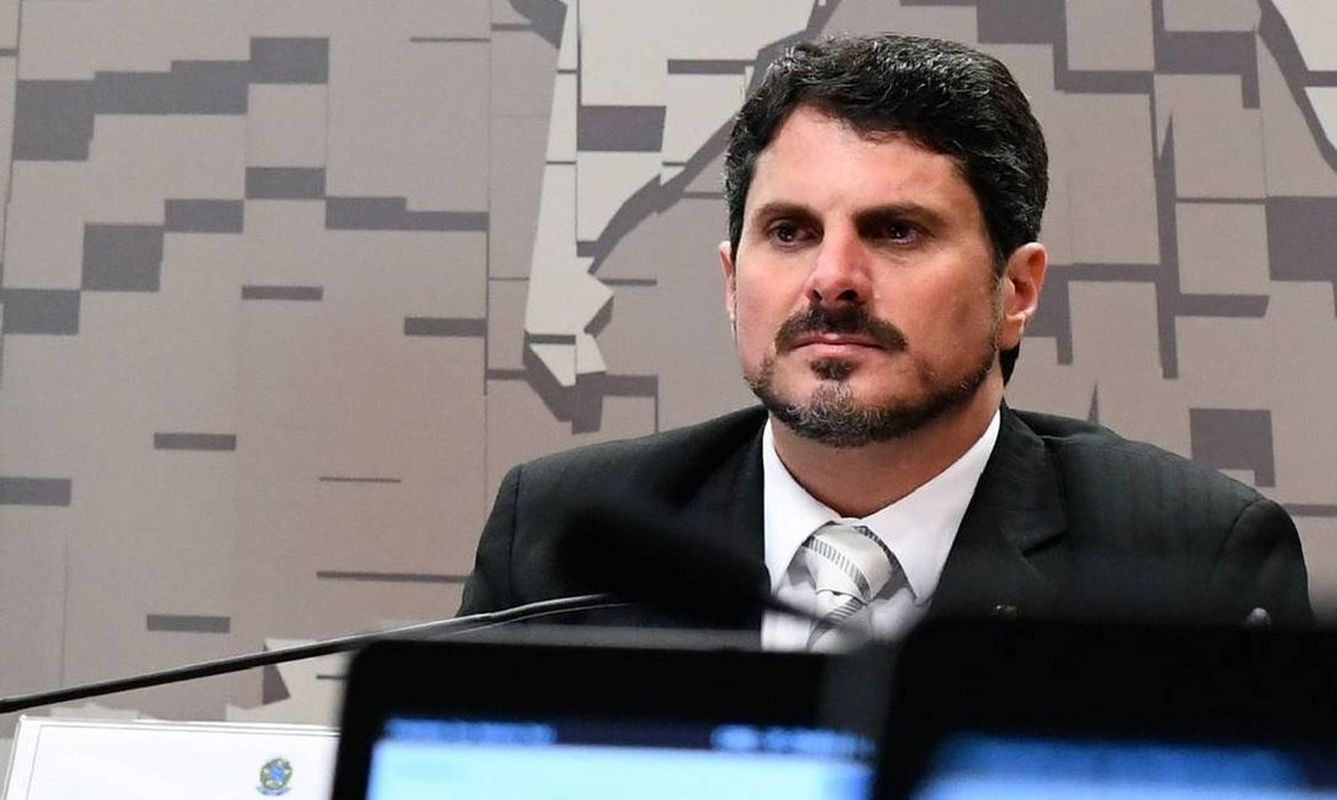 Moraes impõe uso de tornozeleira eletrônica para Marcos do Val, mas libera senador para trabalhar após 19 horas