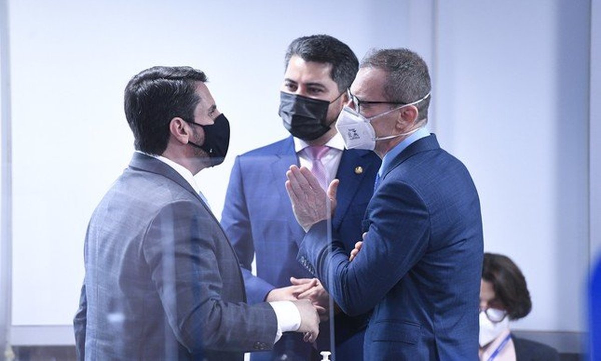 Marcos do Val sai em apoio a Fabiano Contarato e diz para empresário homofóbico: “Eu tenho vergonha de ter pessoas como você como brasileiro”