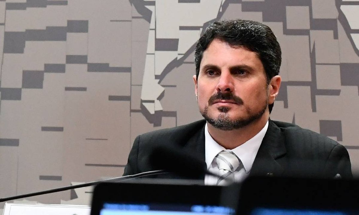 Senador Marcos Do Val sente mal-estar e é internado para observação